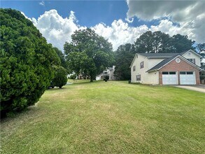 665 Walnut Creek Dr NW in Lilburn, GA - Building Photo - Building Photo