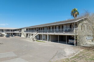 Westwood Apartments in Corpus Christi, TX - Building Photo