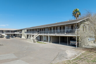 Westwood Apartments in Corpus Christi, TX - Building Photo - Primary Photo