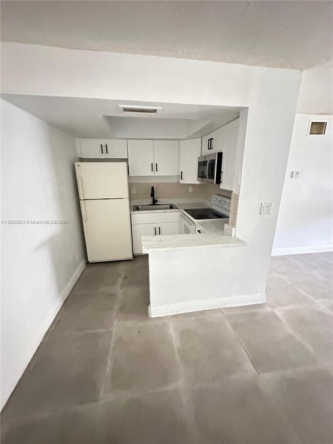 5303 NW 18th Ct in Lauderhill, FL - Building Photo - Building Photo