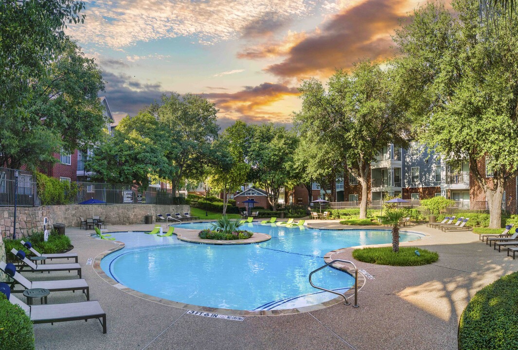 MAA Grand Courtyards in Grand Prairie, TX - Building Photo