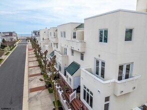 7701 Atlantic Ave in Margate City, NJ - Foto de edificio - Building Photo