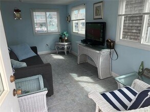 4 Angell Rd in Narragansett, RI - Foto de edificio - Building Photo