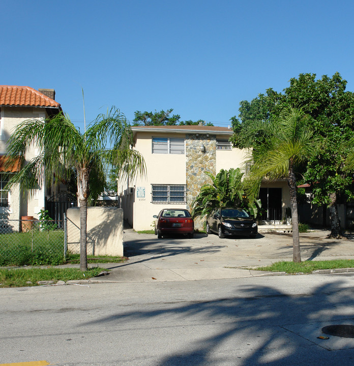 5954 NE 4th Ct in Miami, FL - Building Photo