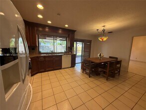 10161 NW 32nd St in Sunrise, FL - Building Photo - Building Photo