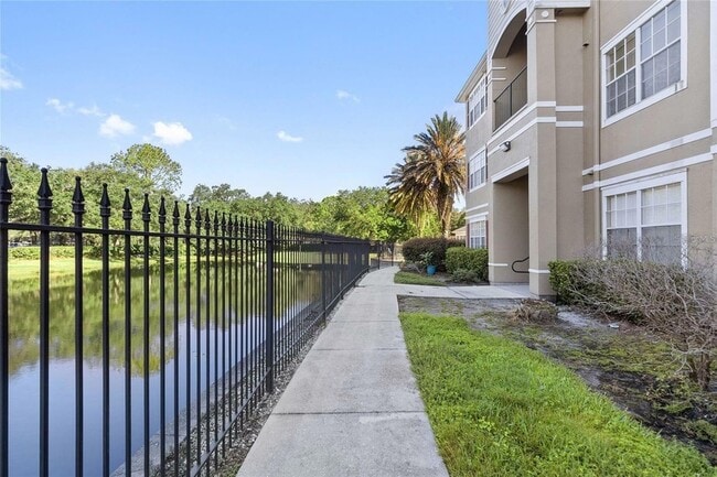 8112 Claire Ann Dr, Unit 207 in Orlando, FL - Foto de edificio - Building Photo