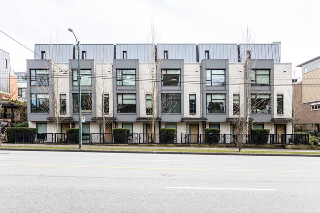 5468-5486 Oak St in Vancouver, BC - Building Photo - Building Photo