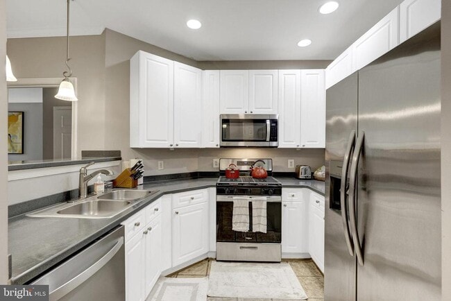 8181 Carnegie Hall Ct in Vienna, VA - Building Photo - Building Photo