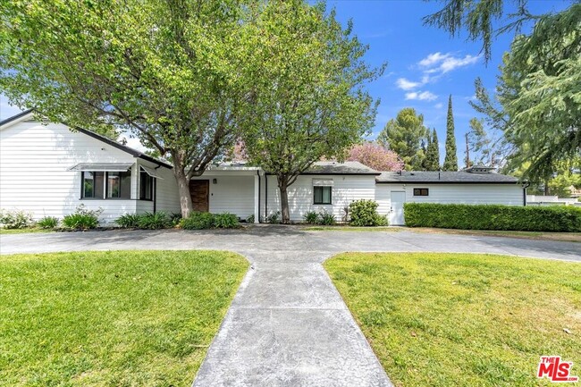 property at 23009 Leonora Dr