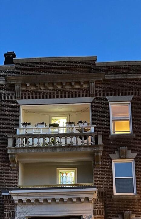 3 Alton Pl in Brookline, MA - Building Photo