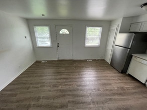 8239 Wayne Ave in Kansas City, MO - Building Photo - Building Photo
