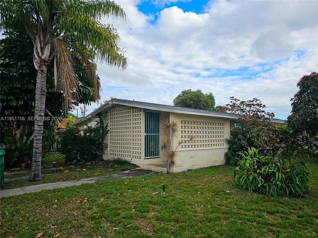 201 SW 30th Ct in Miami, FL - Building Photo - Building Photo