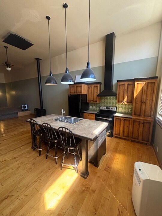 1295 Main St in Kimberly, ID - Building Photo