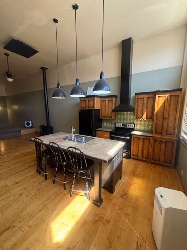 property at 1295 Main St