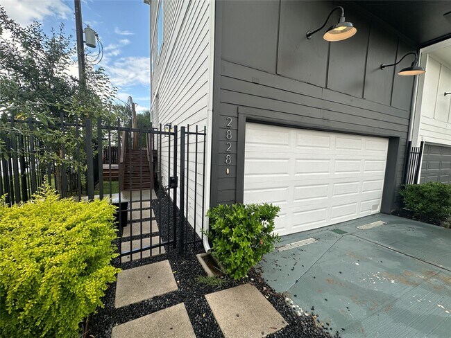 2828 Versailles Oak Ln in Houston, TX - Building Photo - Building Photo