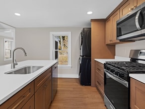 40 Cedar St in Wellesley, MA - Foto de edificio - Building Photo