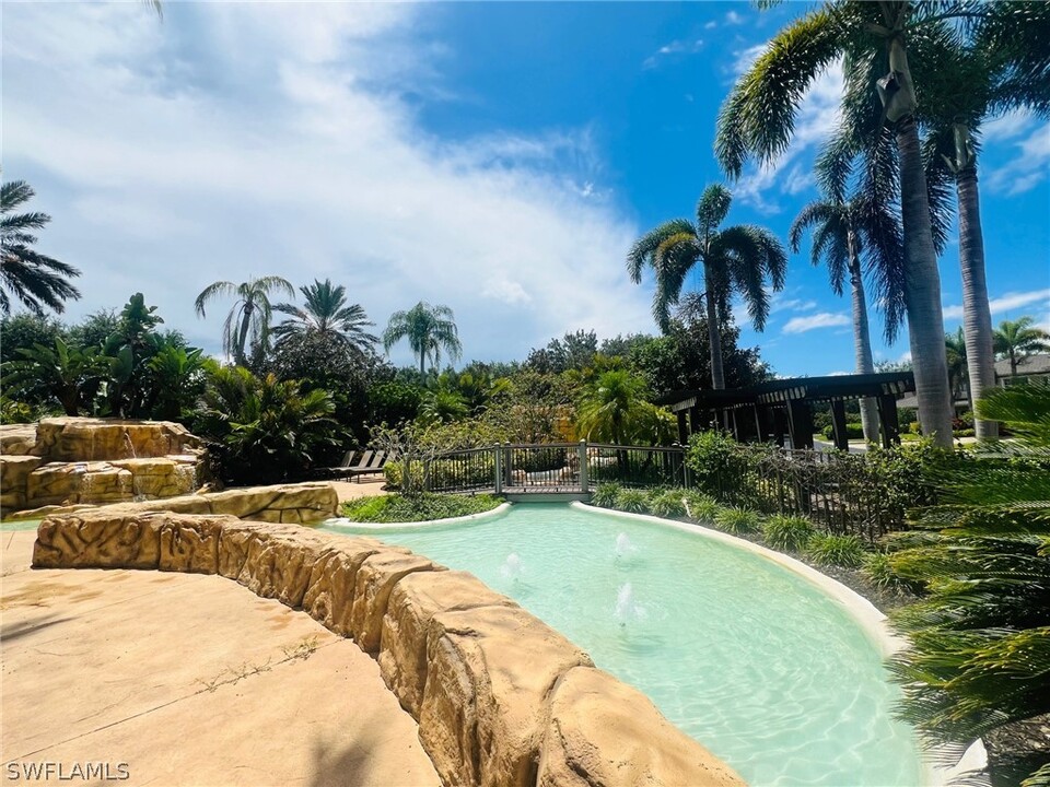 817 Regency Reserve Cir in Naples, FL - Building Photo