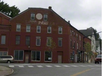 Sarsaparilla Building in Calais, ME - Foto de edificio