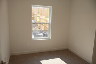 4939 Call Pl SE, Unit 1 in Washington, DC - Foto de edificio - Building Photo