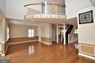 5905 Lone Oak Dr in Bethesda, MD - Building Photo - Building Photo