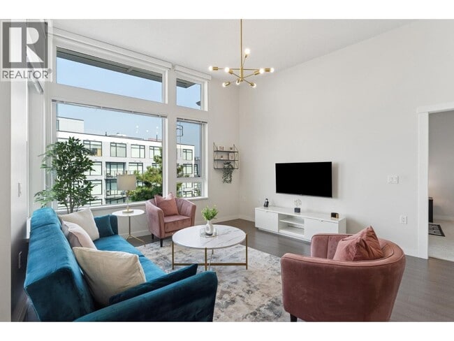 277 W 1st St in North Vancouver, BC - Building Photo - Building Photo