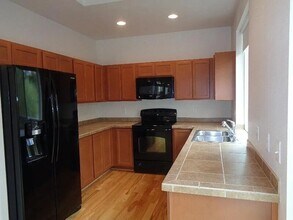 6705 Charlotte Ave SE in Auburn, WA - Building Photo - Building Photo
