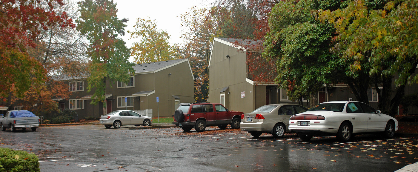 Sunnyslope Manor in Salem, OR - Building Photo