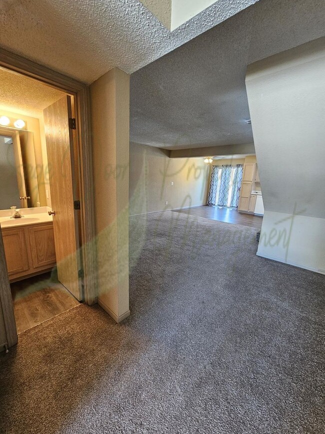 107 NE Sunshine St in Oak Grove, MO - Building Photo - Building Photo