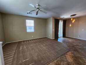 6255 W Arby Ave in Las Vegas, NV - Building Photo - Building Photo