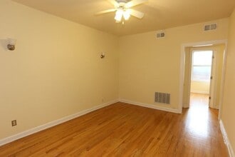 555 W Aldine Ave, Unit A05C in Chicago, IL - Building Photo - Building Photo