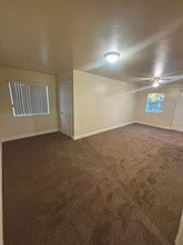 116 E 82nd St in Los Angeles, CA - Foto de edificio - Building Photo