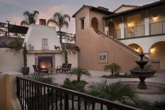 Casa Aldea at University City Village in San Diego, CA - Foto de edificio - Building Photo