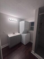 106 E College Ave in Brownsburg, IN - Building Photo