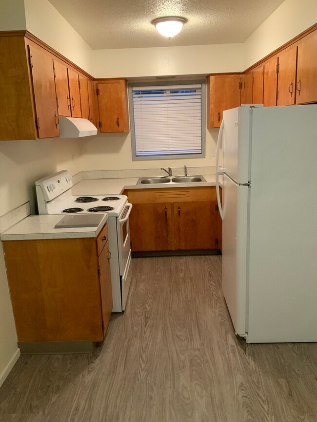 145 NW 15th St in Gresham, OR - Building Photo - Building Photo