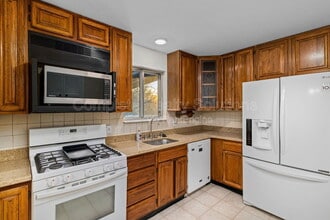 12006 Glenpark Dr in Maryland Heights, MO - Building Photo - Building Photo