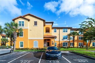 5483 Vineland Rd in Orlando, FL - Building Photo