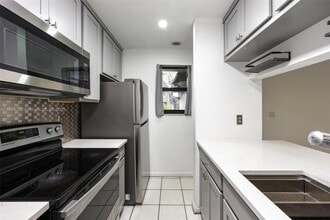 9724 Hammocks Blvd in Miami, FL - Building Photo - Building Photo