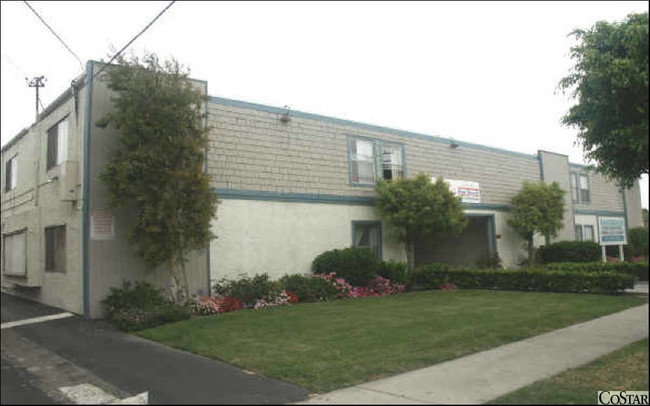 Van Buren Apartments in Midway City, CA - Foto de edificio - Building Photo