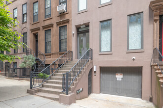 161 E 94th St in New York, NY - Building Photo - Building Photo