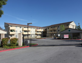 Heywood Gardens in Simi Valley, CA - Building Photo