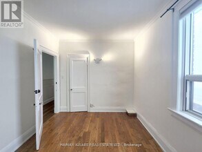 832 St Clair Ave W in Toronto, ON - Building Photo - Building Photo