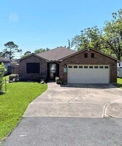 218 S 6th St in La Porte, TX - Building Photo