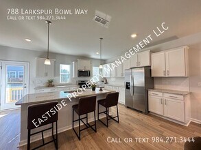 788 Larkspur Bowl Wy in Apex, NC - Foto de edificio - Building Photo