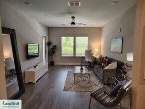 120 NW 148th Terrace in Newberry, FL - Foto de edificio - Building Photo