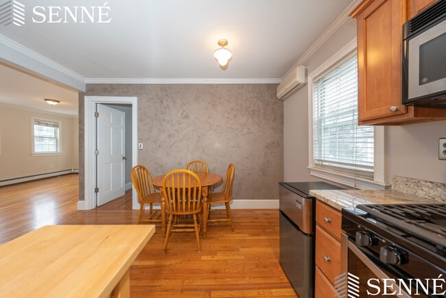 121 Sciarappa St, Unit 2 in Cambridge, MA - Foto de edificio - Building Photo