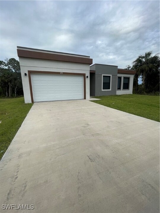 1924 Marlay Ave in Lehigh Acres, FL - Building Photo