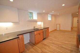 182 Babcock St, Unit 1 in Brookline, MA - Building Photo - Building Photo