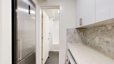 591 Dolores St in San Francisco, CA - Building Photo - Building Photo