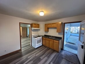 214 N Broad St in Grove City, PA - Building Photo - Building Photo