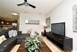 8878 Candy Palm Rd in Kissimmee, FL - Foto de edificio - Building Photo
